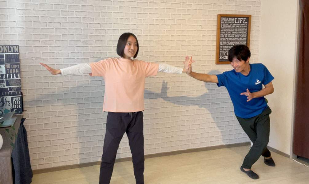 身体感覚マスター,個別セッション,身体の使い方,青木正儀,マインドクリエイト,身体チェックアドバイスの様子
